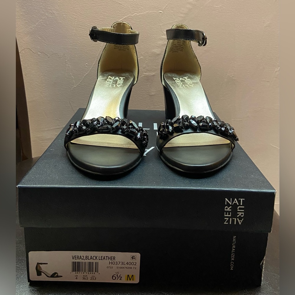 NWT Naturalizer Women's Vera2 Ankle Straps Heeled Sandal - Picture 3 of 9